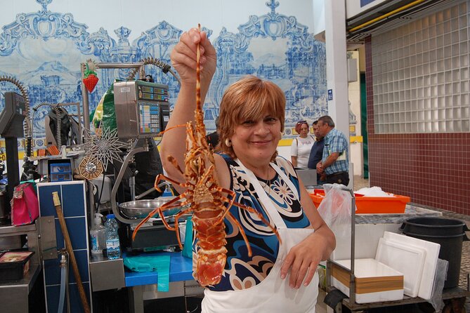 Lisbon Getaway: Private Arrábida Wine & Food Tour - Bacalhôa: wine with a strong art component