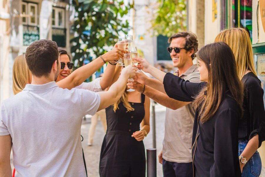 Lisbon: Guided Food and Wine Tasting Tour - A Fado House meal with local character