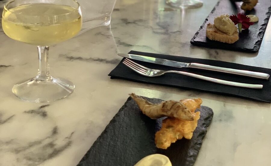 Lisbon: Guided Food and Wine Tasting Tour - Castle Quarter and the final Santo António tasting