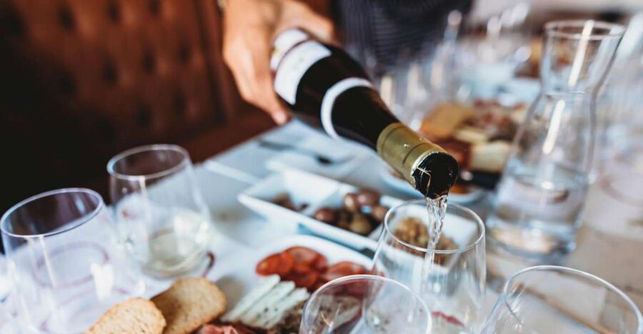 Lisbon: Portuguese Wine and Cheese Tasting with Lunch - Six glasses, one tour of Portugal