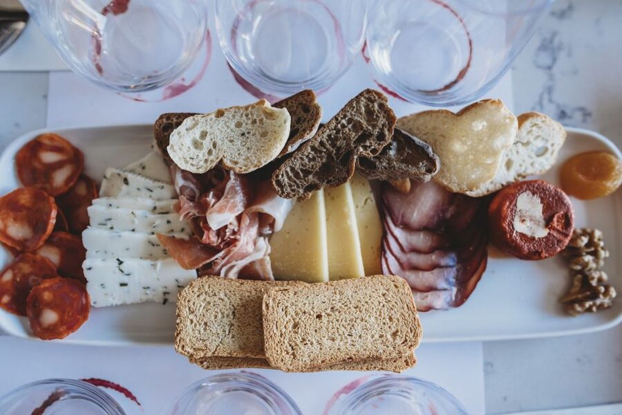 Lisbon: Portuguese Wine and Cheese Tasting with Lunch - Small-room comfort and other trade-offs