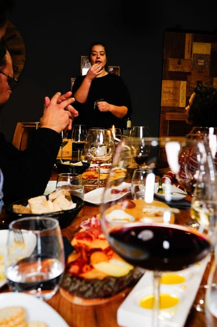 Lisbon: Premium Wine and Tapas Tasting Session - The food pairing is more than a small snack