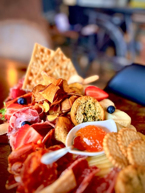 Lisbon: Premium Wine and Tapas Tasting Session - Five Portuguese wines, chosen beyond the commercial shelf