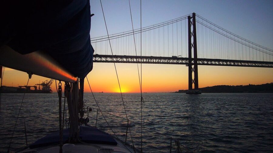 Lisbon: Private Sunset Sailing Tour with Champagne - The 25 de Abril Bridge and Cristo Rei