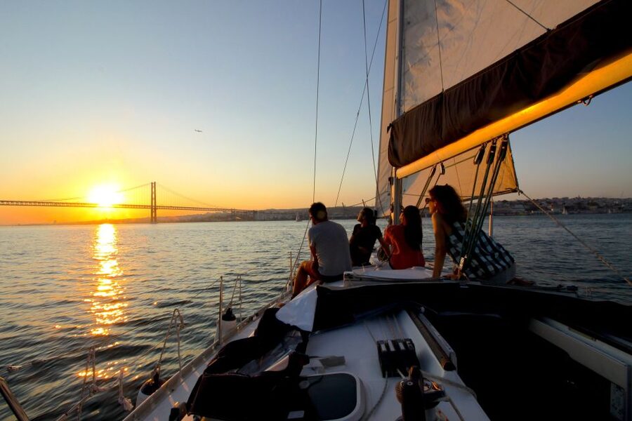 Lisbon: Sailing Tour with Wine and Snacks - What this Lisbon sailing trip is really like