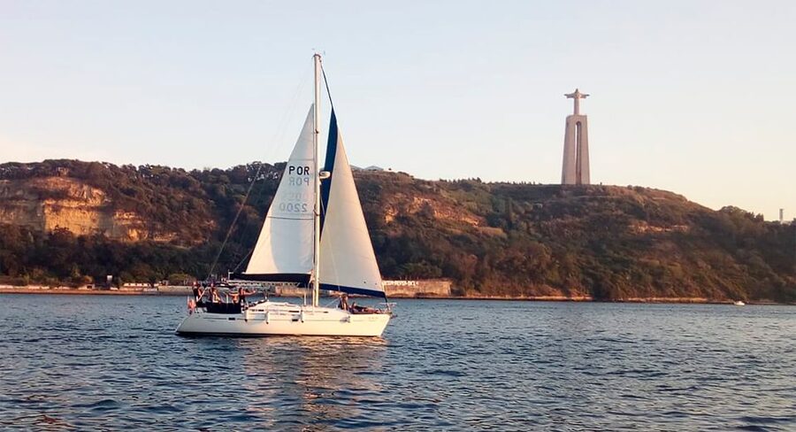 Lisbon: Sailing Tour with Wine and Snacks - First views: Commerce Square and Alfama