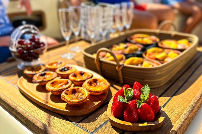 Lisbon: Vinho Verde Wine Premium Boat Experience - Ponte 25 de Abril and the MAAT waterfront