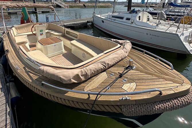 Lisbon: Vinho Verde Wine Premium Boat Experience - Starting on the Tagus near Lisbon’s landmarks