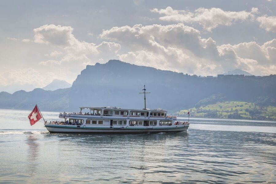 Lucerne: Walking and Boat Tour with Cheese & Wine Tasting - The one-hour Lake Lucerne cruise