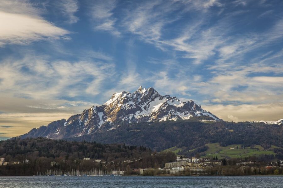 Lucerne: Walking and Boat Tour with Cheese & Wine Tasting - Starting beneath the Torbogen