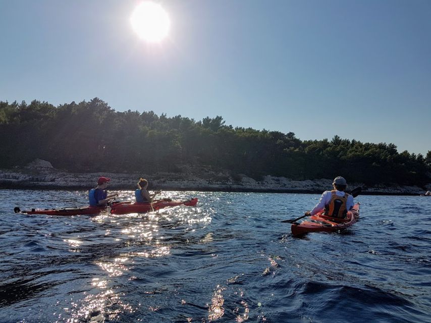 Lumbarda - Sunset Kayak Tour with a Picnic - Wine and Sweets - What makes the small group worth paying for
