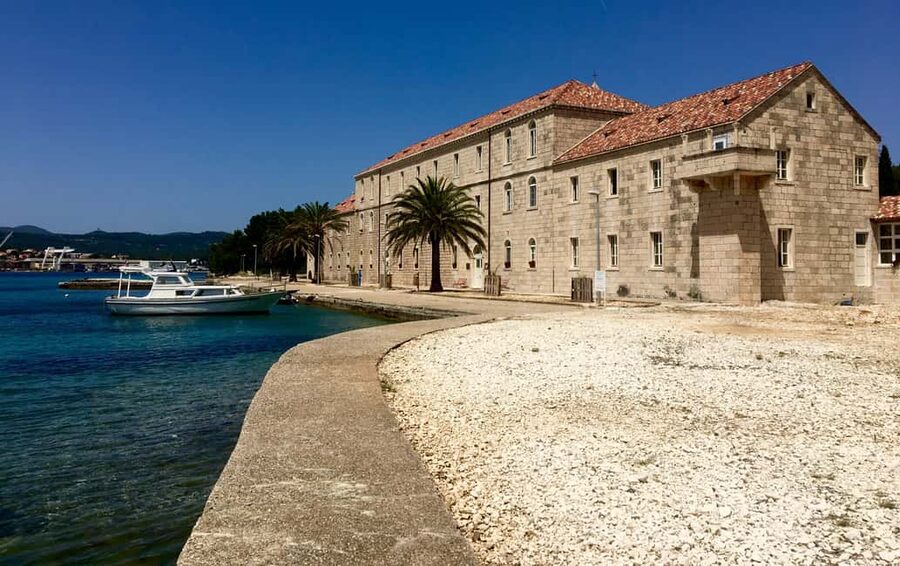 Lumbarda - Sunset Kayak Tour with a Picnic - Wine and Sweets - The quarry island and Korčula’s working past