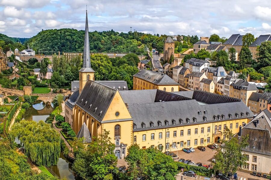 Luxembourg City: Walking Tour with Optional Wine Tastings - Clairefontaine Square and the first wine pause