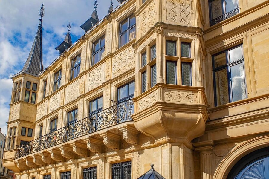 Luxembourg City: Walking Tour with Optional Wine Tastings - Saint-Esprit and Constitution Square