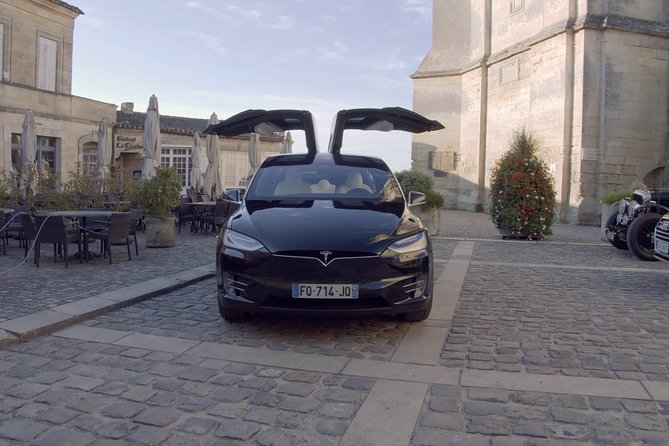 Luxurious full day Bordeaux wine tour in a Tesla - Starting with Saint-Émilion and three classified estates