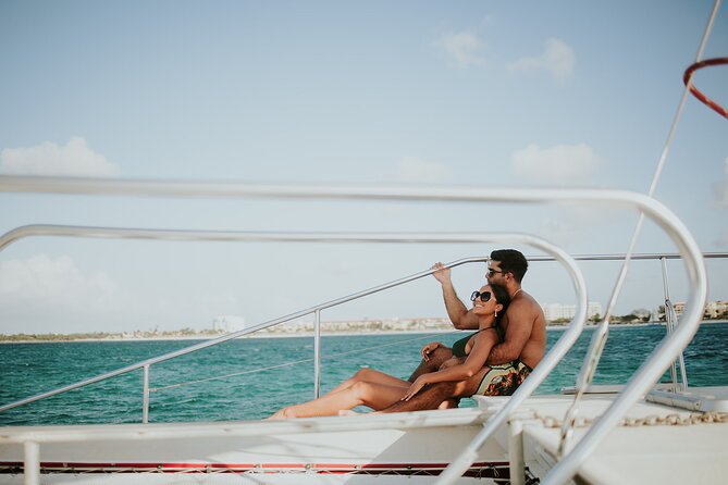 Luxury Champagne and Lobster Sail to Boca Catalina - The crew and the mood onboard