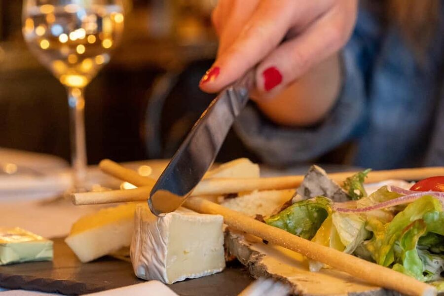 Lyon Old Town Food Tour: Full French Meal with Wine - Key points at a glance