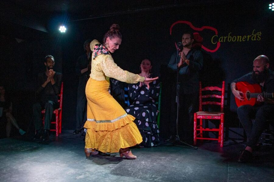 Madrid: Flamenco Show with Tapas and Wine Tour - Plaza Mayor and meat cheeks with potatoes