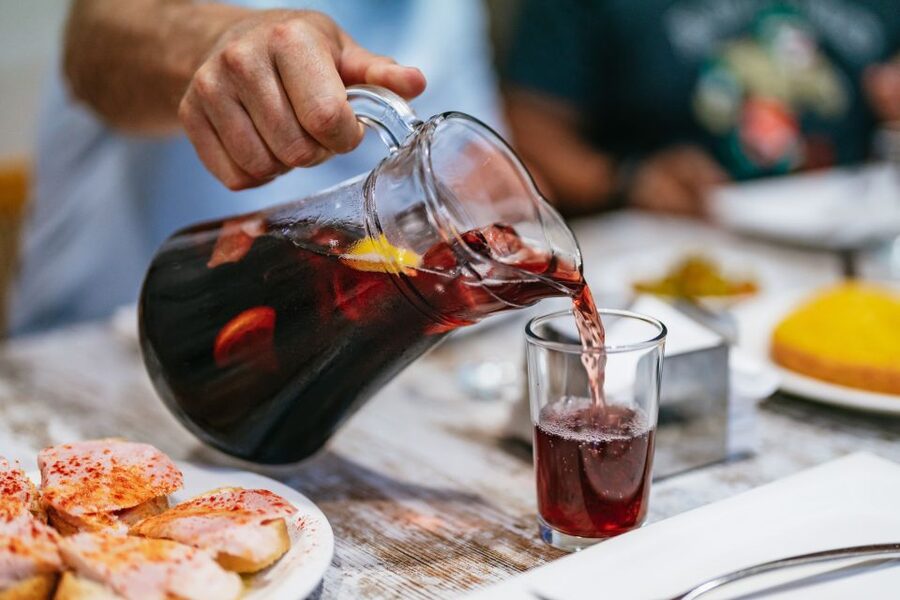 Madrid: Food & Wine Tour with 10 Tapas & 4 Drinks Included - How much food and drink do you really get?