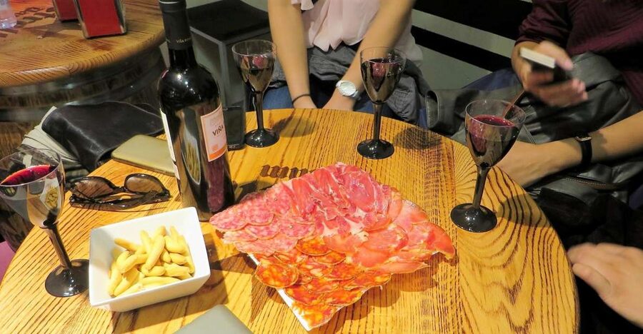 Madrid: Iberico Ham and Spanish Wine Small-Group Food Tour - The first stop: a local taberna and Spanish wine