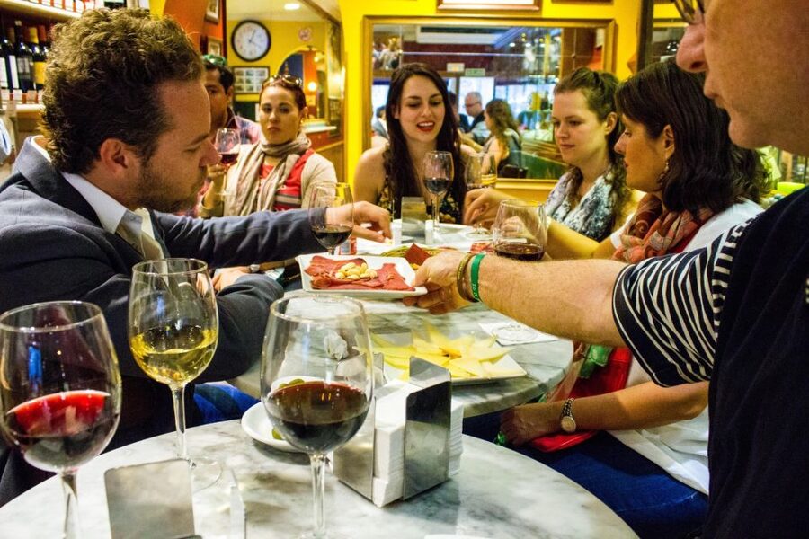 Madrid: Tapas & Wine Tasting Tour with Local Guide - Quick points to know