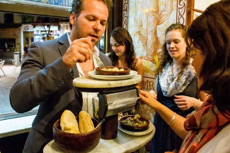 Madrid: Tapas & Wine Tasting Tour with Local Guide - Why this Madrid food walk works so well