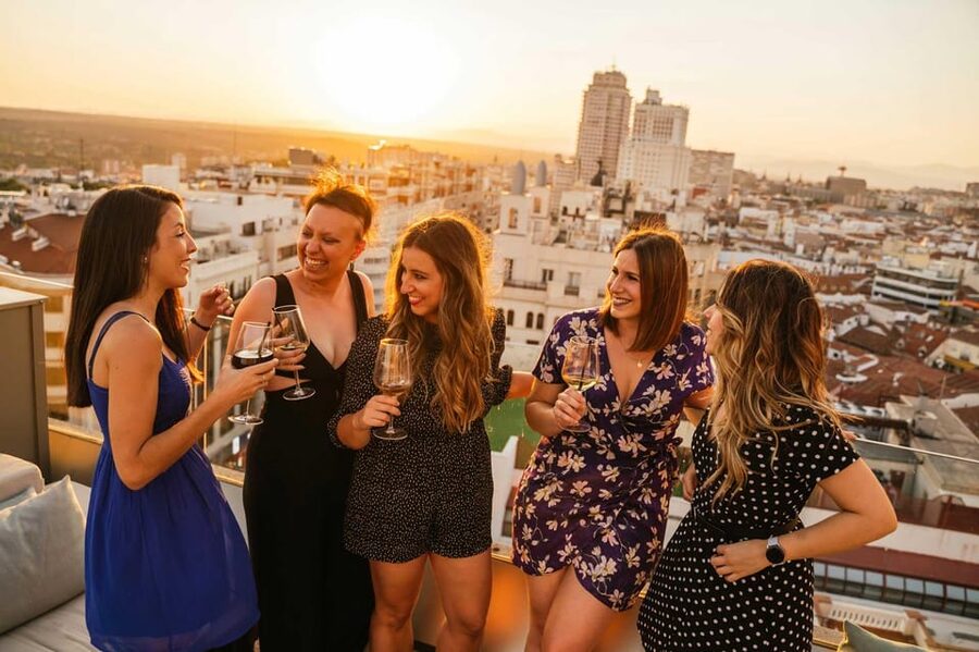 Madrid: Tapas & Wine Tour with Visit to a Rooftop - Food, portions, and dietary needs