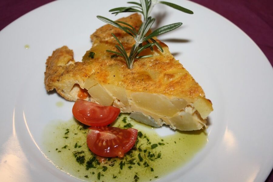Malaga: Flamenco, Tapas, and Wine Tour - Walking, timing, and the end near Plaza de las Flores