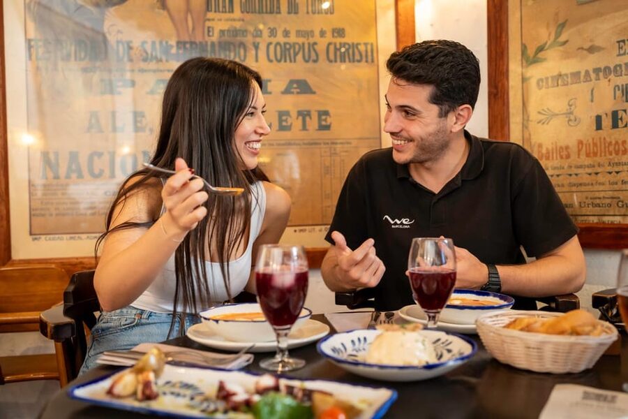 Málaga: Tapas, Wine & Rooftops Private Tour - Who should book this Málaga evening?