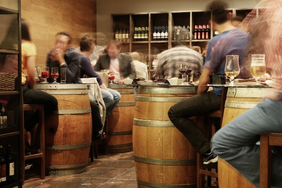 Málaga: Traditional Andalusian Tapas and Wine Tour - The guides make the difference