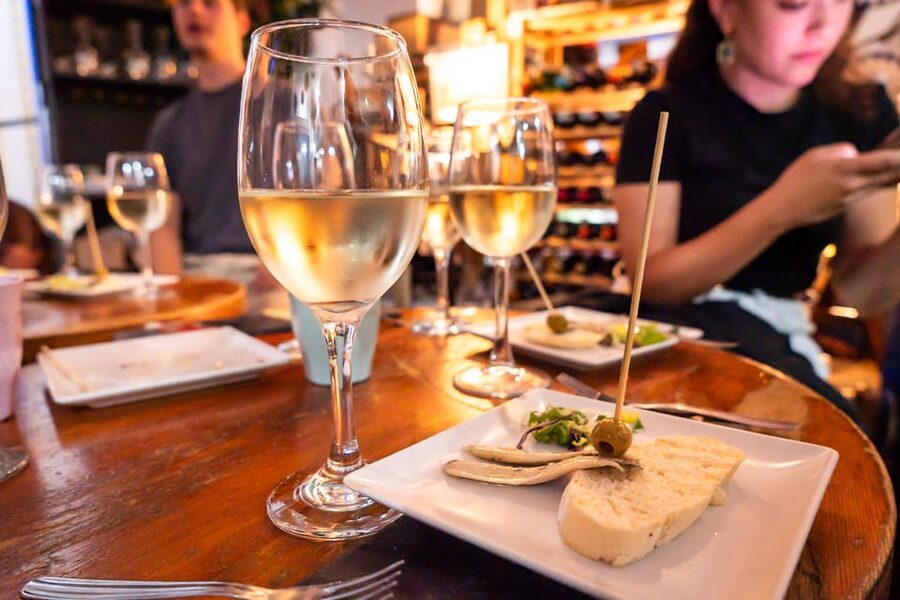 Malaga: Wine and Tapas Tour with Tastings and Drinks - A short walk, then Malaga’s wine traditions