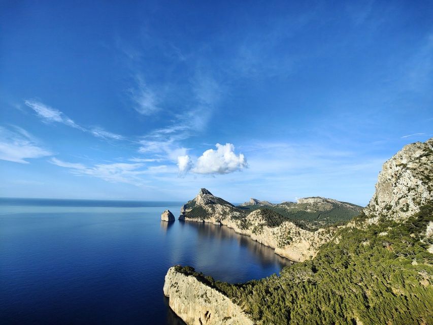 Mallorca: Premium Wine Experience, Tasting and Fine Foods - Arriving at a Small Sencelles Estate