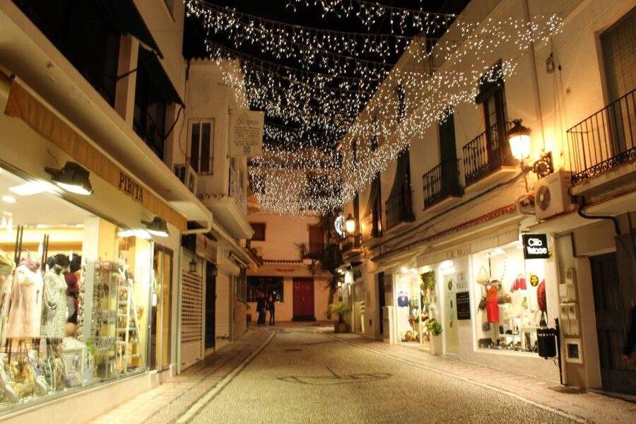 Marbella: Tour of the Old Town with Tapas & Wine - Traditional tapas and the final wine stop