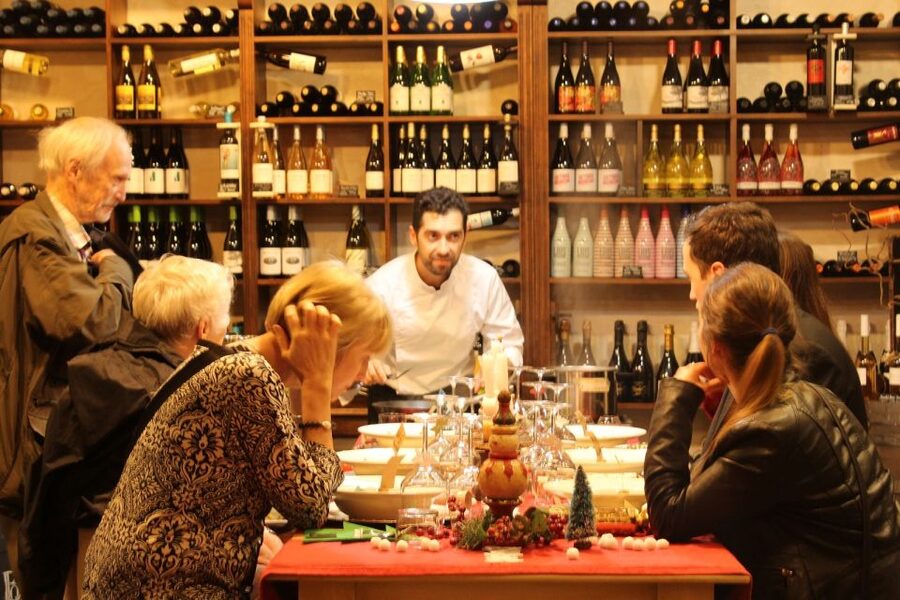 Marbella: Tour of the Old Town with Tapas & Wine - How the three hours are used