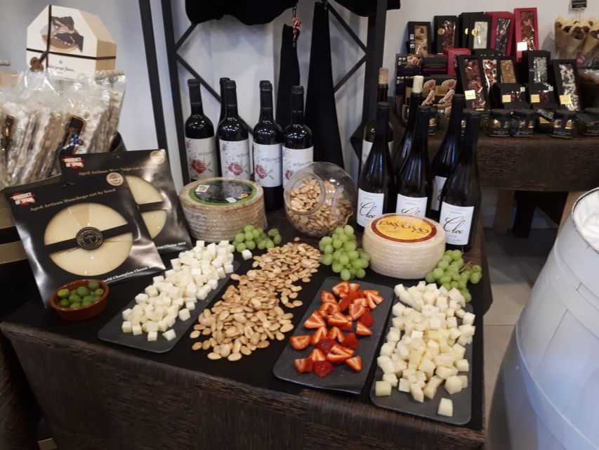 Marbella: Tour of the Old Town with Tapas & Wine - The old town, one story at a time