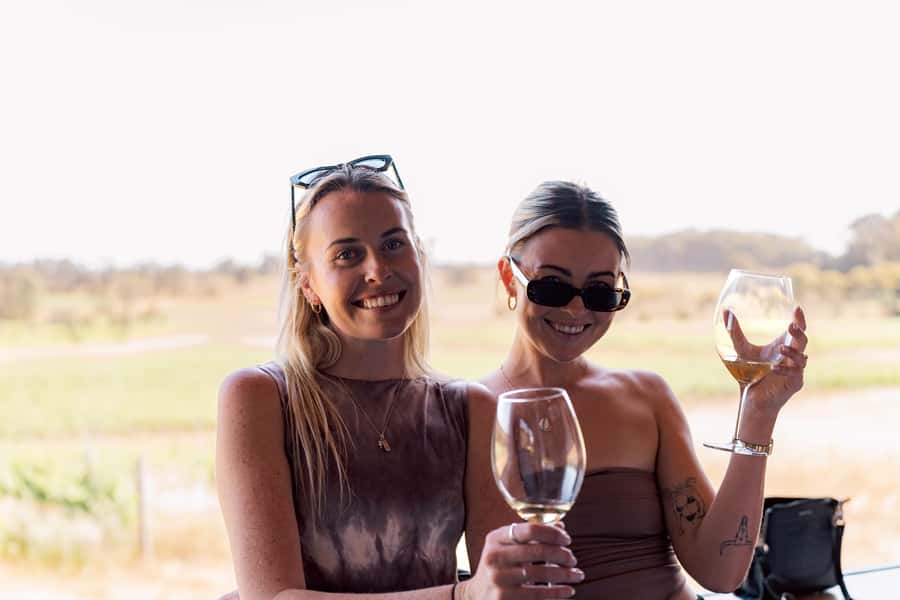 Margaret River: Boutique Wine Tour w. Blind Tasting + Lunch - Chocolate first, then the Margaret River coast