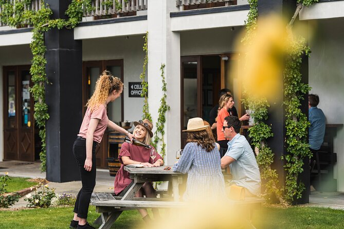 Marlborough Icons Tour - Wine tasting + Cruise - The 10 am pickup and the road into wine country