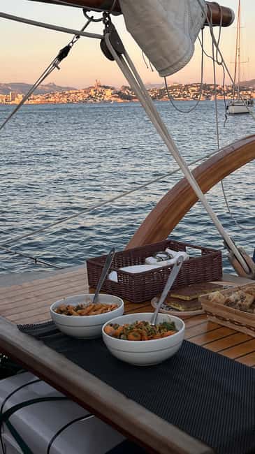 Marseille: Evening sailboat trip to the Calanques du Frioul with buffet and organic wine - At a glance