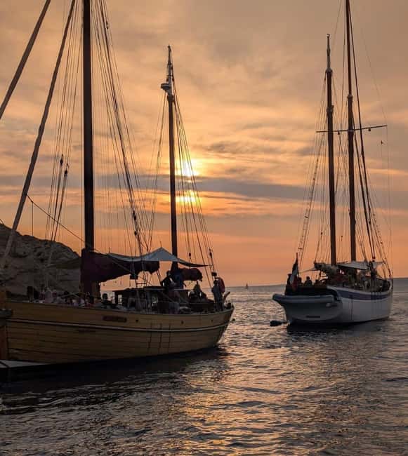 Marseille: Evening sailboat trip to the Calanques du Frioul with buffet and organic wine - Sunset over Marseille and the return to the Old Port