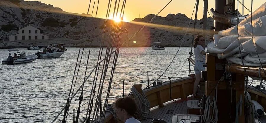 Marseille: Evening sailboat trip to the Calanques du Frioul with buffet and organic wine - The boat, crew, and atmosphere
