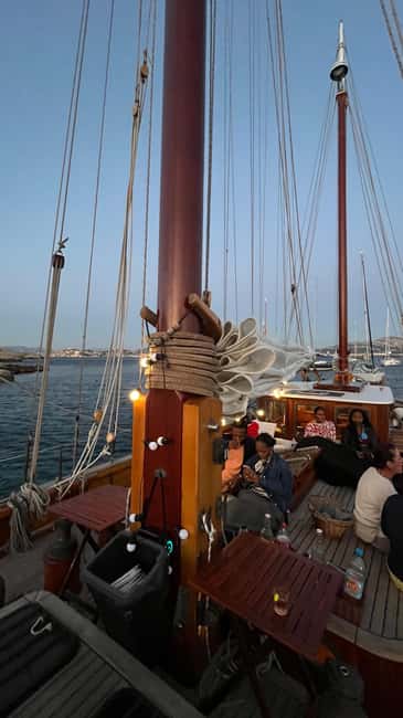 Marseille: Evening sailboat trip to the Calanques du Frioul with buffet and organic wine - The Frioul archipelago and its natural cove