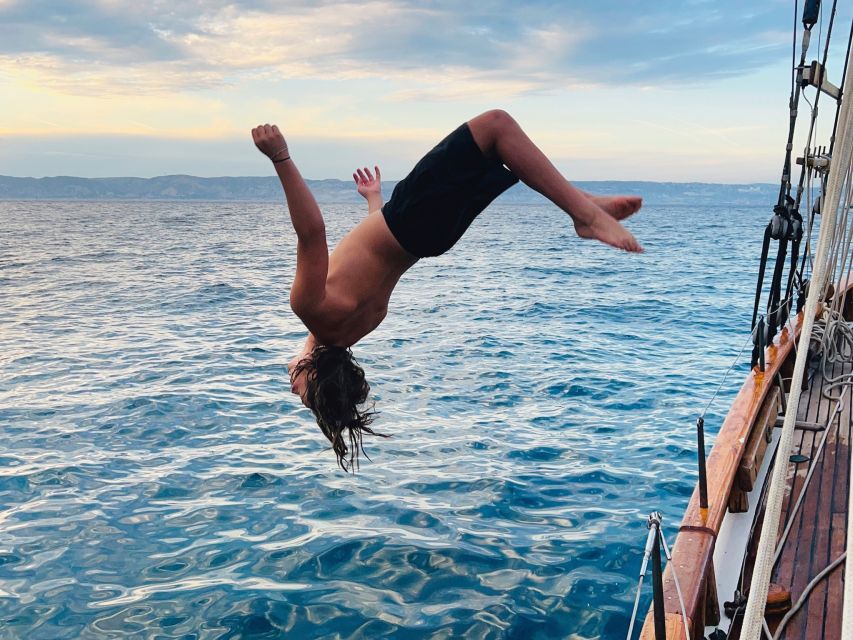 Marseille: Sailboat Cruise with Lunch, Swim & Organic Wine - What the day feels like from 10 a.m. to 5 p.m.
