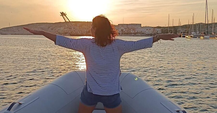 Marseille: Sunset Boat Cruise with Rosé Wine & Snacks - Boat comfort, group size, and the practical trade-offs
