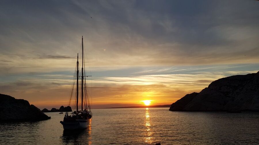 Marseille: Sunset Sailing Cruise with Dinner and Wine - Key points to know before booking