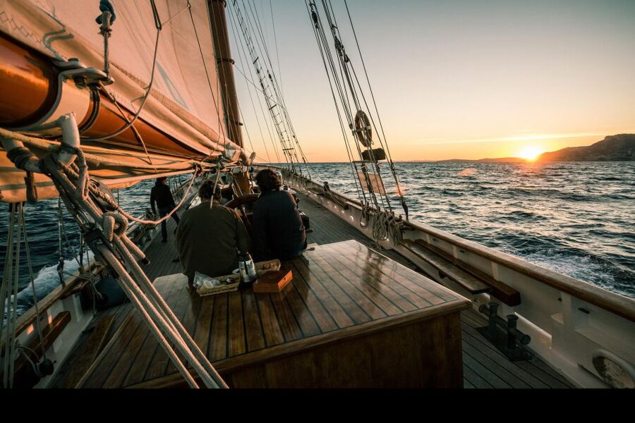 Marseille: Sunset Sailing Cruise with Dinner and Wine - From Quai du Port to open water