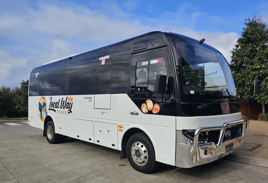 Melbourne: Boutique Phillip Island Wine, Dine & Penguin Tour - Cowes gives you a choice