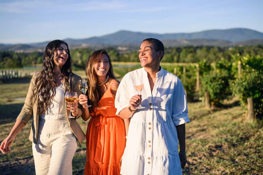 Melbourne: Yarra Valley Wine Bubbles & Kangaroos Tour - The sunset kangaroo encounter