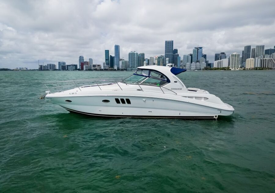 Miami: Private Yacht Cruise with Champagne - Downtown Miami From the Water