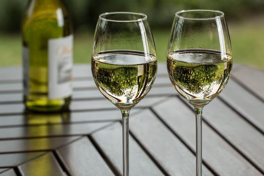 Milan: Food and Wine Experience - Starting with Franciacorta in a hidden venue