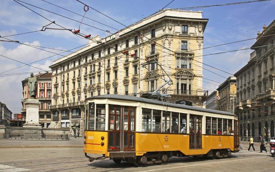Milan: History & Street Food Tour with Wine Tasting - Galleria Vittorio Emanuele II and the Duomo area